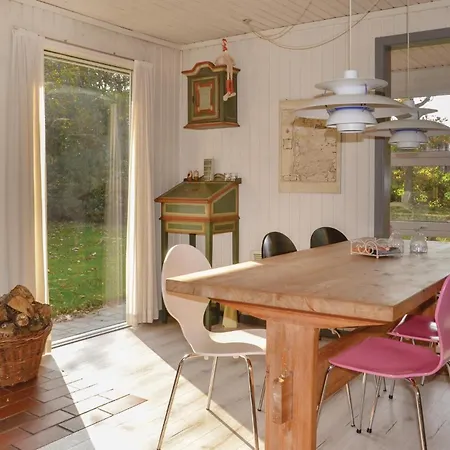 Semesterbostad Three-bedroom In V *