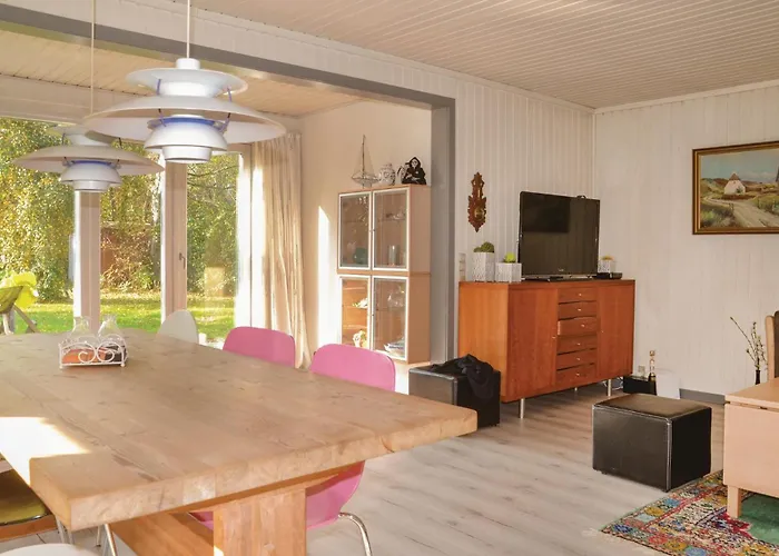 Сasa de vacaciones Three-bedroom In V